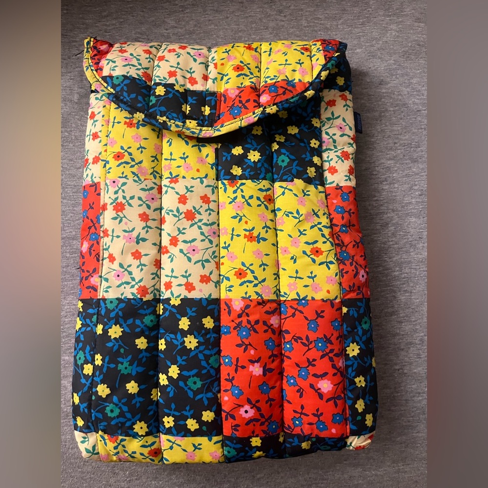 BAGGU 16” laptop puffy case